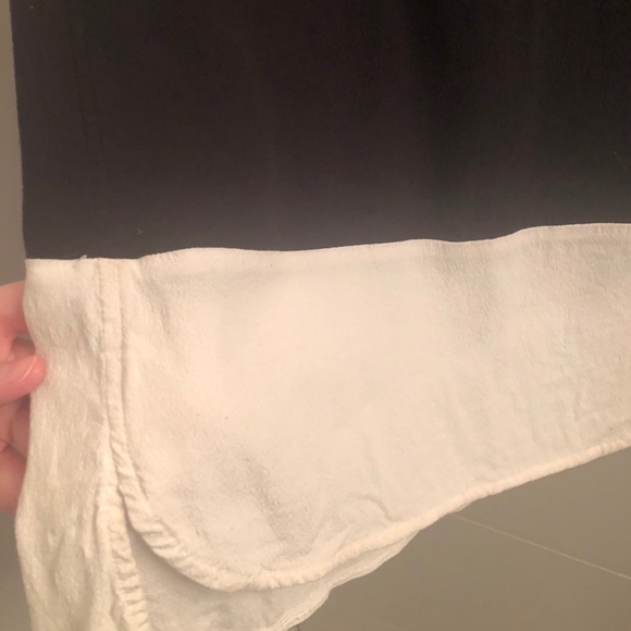 Black H&M top with white trim - Picture 3 of 5